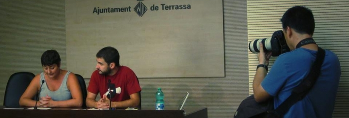 Elisenda Navarro i Bernat Chueca, durant la roda de premsa. 